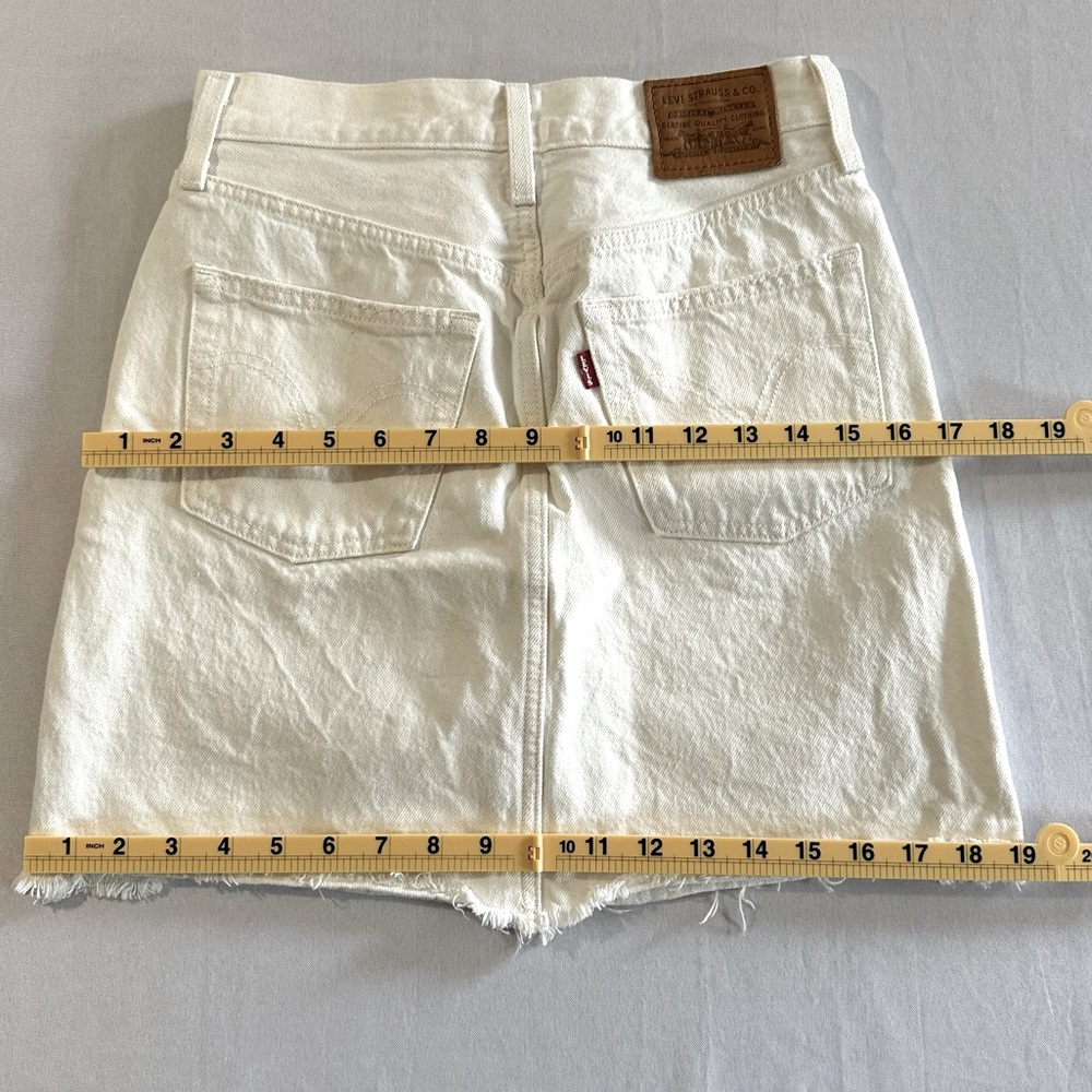 Levi's Denim High Rise Deconstructed Button Fly White Jean Skirt Raw Hem Sz 25 - Picture 13 of 13
